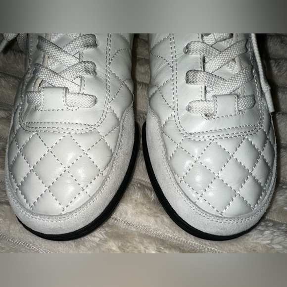 Authentic CHANEL 2024 CC White Calfskin Quilted Lace-Up Sneakers Size 37 - Picture 7 of 12